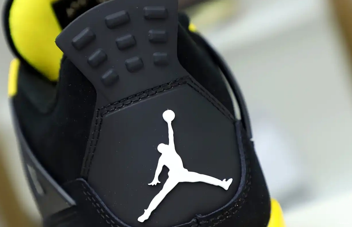 Air Jordan thunder  2023 Jordan4 0325